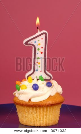 Citron Cupcake med Buttercream og en # 1 stearinlys