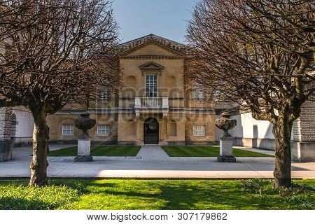 London, Uk - Mar 31, 2019 : In The Back Of Chiswick House On West London, Uk. Chiswick House Is A Ma