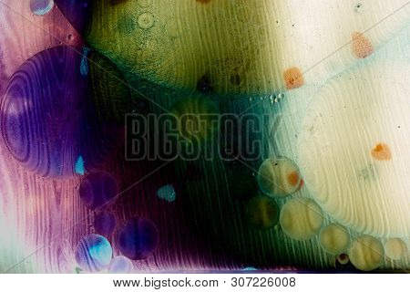 Oil Bubbles Inside Water Base Form Patterns