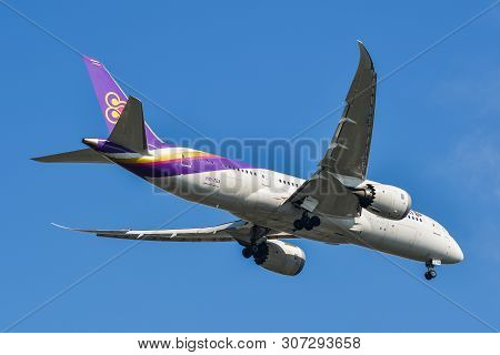 Bangkok, Thailand - Apr 21, 2018. Hs-tqa Thai Airways Boeing 787-8 Dreamliner Landing At Bangkok Suv