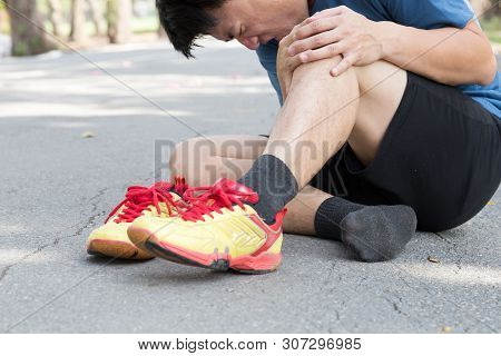 Knee Pain That Cause Pain Around The Kneecap, Running Injuries Of Runner Concept