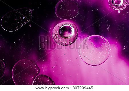 Oil Bubbles Inside Water Base Form Patterns