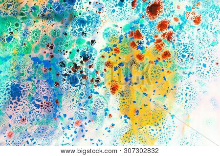 Oil Bubbles Inside Water Base Form Patterns