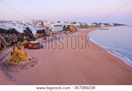 Albufeira, Algarve, Portugal - Mai 26, 2019:  Aerial View On The Beach Albufeira On The Sunset. Vaca