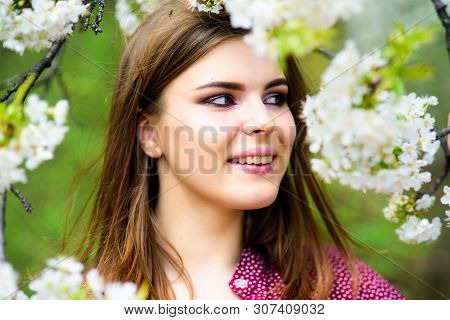 Pretty Woman Skincare. Girl Like Nature. Fashion Beauty. Sexy Woman In Spring Blossom. Natural Beaut