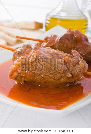 Et nağmeleme beyaz yemek üzerine.