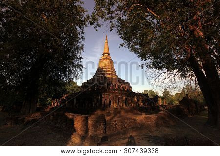 Asia Thailand Sukhothai Temple Wat Chang Lom