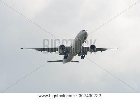 Bangkok, Thailand - Apr 24, 2018. Swiss International Air Lines Hb-jni (boeing 777-300er) Landing At