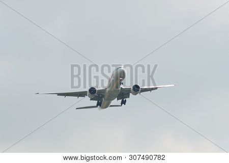 Bangkok, Thailand - Apr 24, 2018. Swiss International Air Lines Hb-jni (boeing 777-300er) Landing At