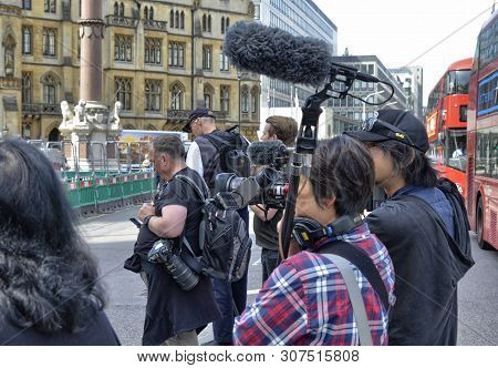 Tv Crew Stationed In Front Of The Abbey Entrance Of Westminster Abbey
