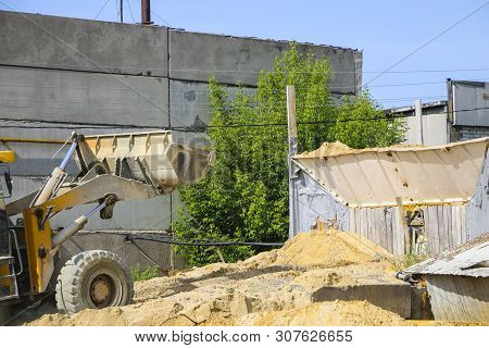 Tractor Collects Scoop With  Gravel. Excavator Extracts Sand And Gravel For  Concrete Mix.