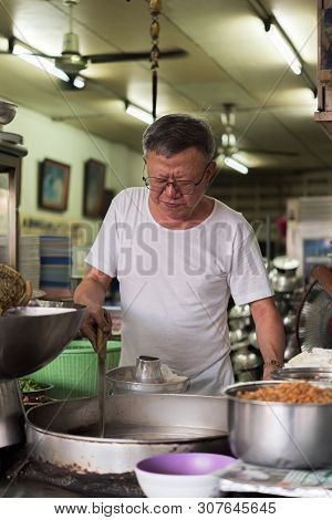 Bangkok, Thailand - March 29, 2019 : Unidentified Asian Chef Cooking A Noodle Soup With Meat Ball (k