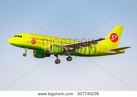 Moscow, Russia - June 20, 2019: Aircraft Airbus A319-114 Vp-btw Of S7 Siberia Airlines Landing At Do