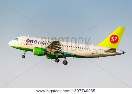 Moscow, Russia - June 20, 2019: Aircraft Airbus A319-114 Vp-btn Oneworld Livery Of S7 Siberia Airlin