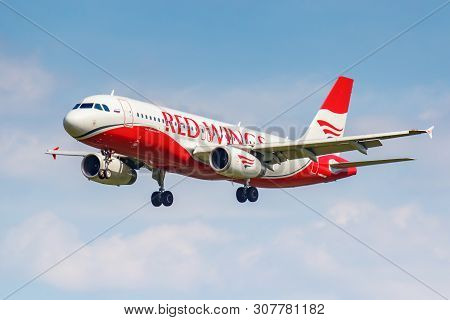 Moscow, Russia - June 21, 2019: Aircraft Airbus A320-232 Vp-bwy Of Red Wings Airline Landing At Domo