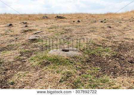 Sacrificial Stone In The Megalithic Complex Of The Early Bronze Age  - Wheels Of Spirits - Rujum Al-