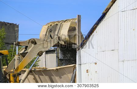 Tractor Collects Scoop With  Gravel. Excavator Extracts Sand And Gravel For  Concrete Mix.