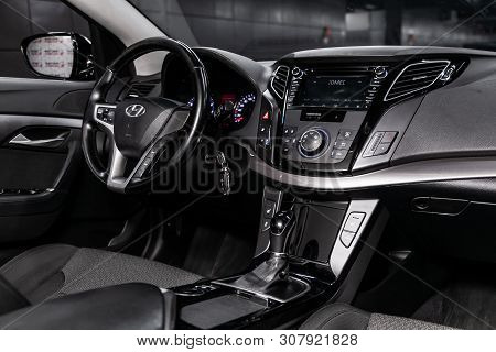 Novosibirsk, Russia - June 18, 2019:  Hyundai I40, Close-up Of The Dashboard, Adjustment Of The Blow