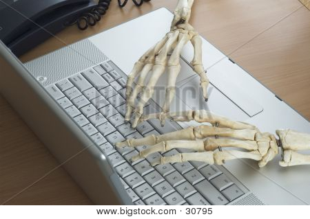 Esqueleto en el trabajo 8