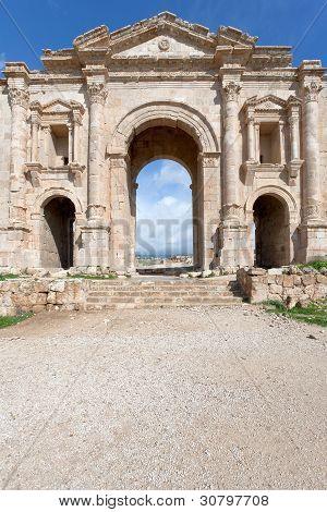 Arco de Adriano, na antiga cidade de Gerasa Jerash, Jordânia