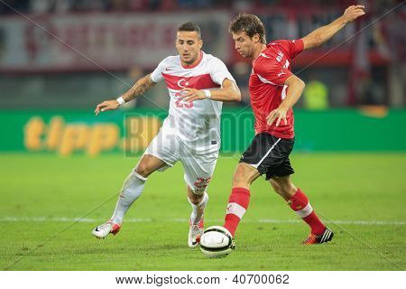 Vídeň, Rakousko - 15. srpna Andreas Ivanschitz (#25 Rakousko) a Veronika Sararer (#23 Turecko) bojovat 