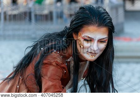 Timisoara, Romania - March 31, 2017: Woman In A Masquerade Costume, Posing As A Living Statue At The