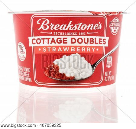 Winneconne, Wi -30 January 2021: A Package Of Breakstones Cottage Doubles Cheese On An Isolated Back