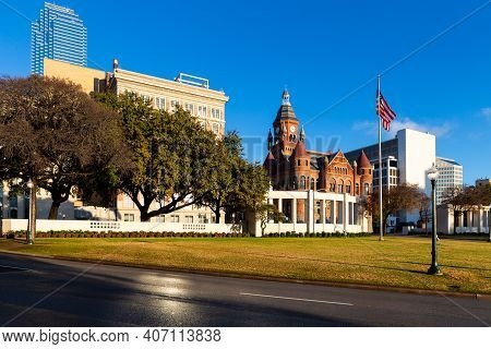 Dealey Plaza, City Park Inside Elm Street At The Western Entrance To The City Of Dallas, Texas.