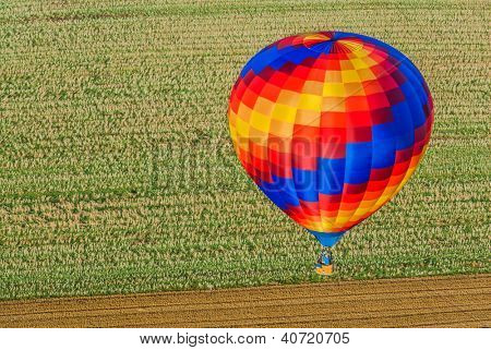 un pallone ad aria calda raccolta nella campagna di Francia