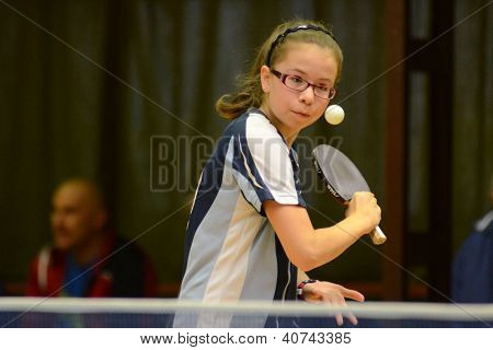 KAPOSVAR, Ungheria - 18 novembre: Laura Magyarcsik in azione a un ungherese II campionato nazionale.
