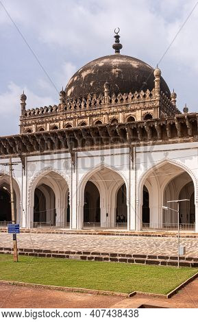 Vijayapura, Karnataka, India - November 8, 2013: Jamiya Mashid Or Mosque. Closeup Of Blackened Dome 