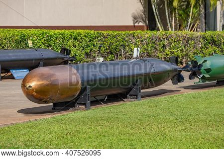 Pearl Harbor, Hawaii, Usa - September 23, 2018: World War 2 Us Navy Torpedos Next To The Uss Arizona