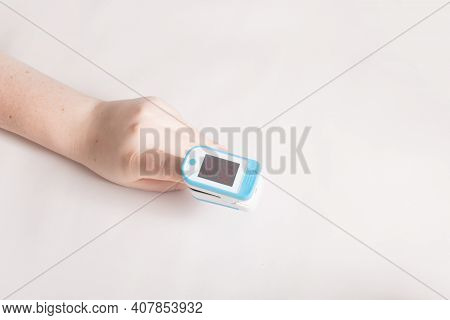 Finger Oximeter With Pulse, Fingertip Pulse Oximeter With Respiration, Portable Blood Oxygen Saturat