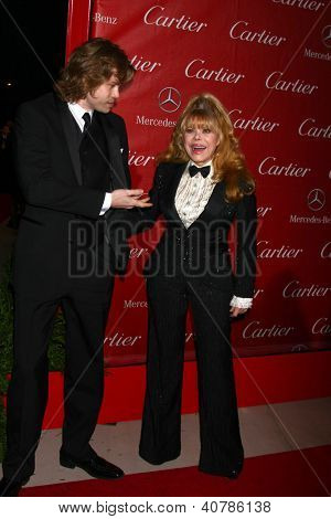 LOS ANGELES - 5 jan: Charo มาถึงที่งานเทศกาลภาพยนตร์นานาชาติของ 2013 ปาล์มสปริงส์ที่ป่า