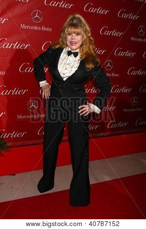 LOS ANGELES - 5 jan: Charo มาถึงที่งานเทศกาลภาพยนตร์นานาชาติของ 2013 ปาล์มสปริงส์ที่ป่า