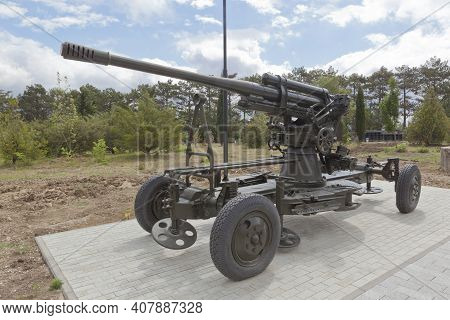 Sevastopol, Crimea, Russia - July 28, 2020: Anti-aircraft 85-mm Cannon 52-k Sample 1939 In The Memor