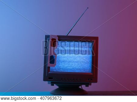 Antenna Old-fashioned Retro Tv Receiver With Anaglyph Stereo Glasses In Pink Blue Gradient Neon Ligh