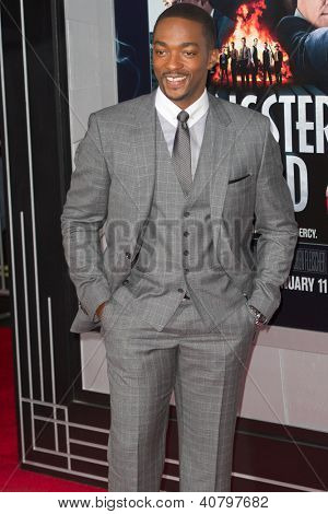 LOS ANGELES, CA - 7 Ocak: Gangster takım Grauman's c galasında Anthony Mackie geldi