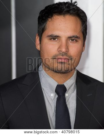 LOS ANGELES, CA - januar 7: Michael Pena ankommer til premieren på Gangster Squad på Grauman's Chi