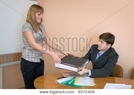 Ministr dává složky náčelník