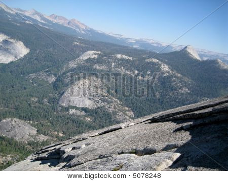 Nádherný výhled z vrcholu Half Dome