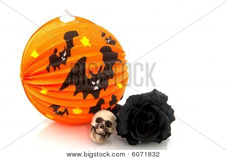 Lanterna di Halloween e rosa nera