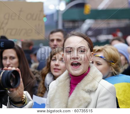 Young woman signing Ukrainian anthem