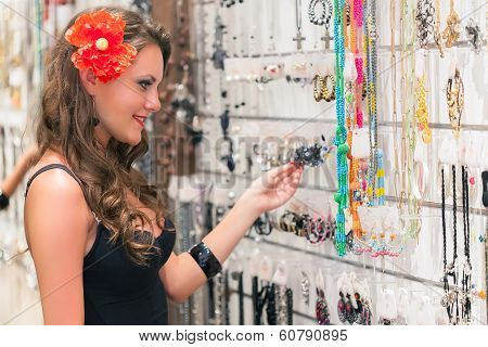 woman is choosing jewerly