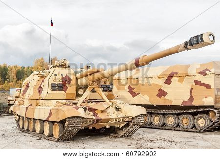 152 mm howitzer 2S19 