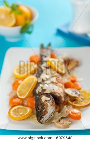 Spigola sostenuta