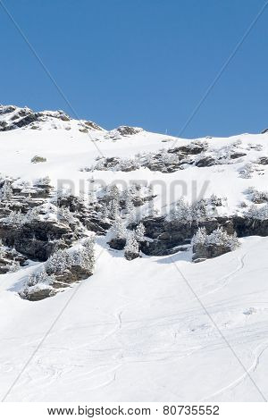 Ski tracks