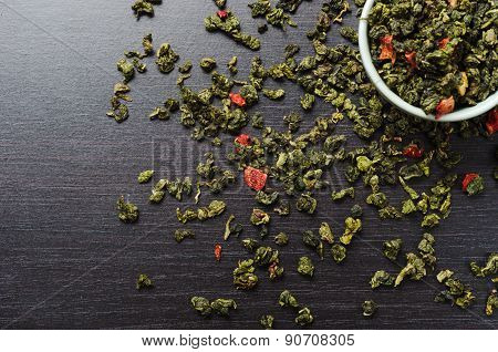 bowls with green oolong tea and strawberries
