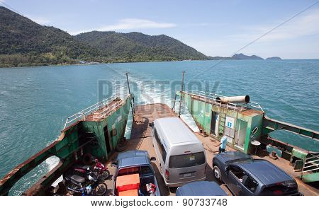 Trad Thailand -oct 30  : Ferry Boat Take Trip From Koh Chang Island Beautiful Sea Destination Of Tra