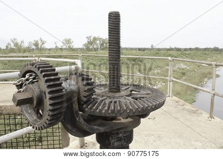 Floodgate for small scale irrigation and agriculture